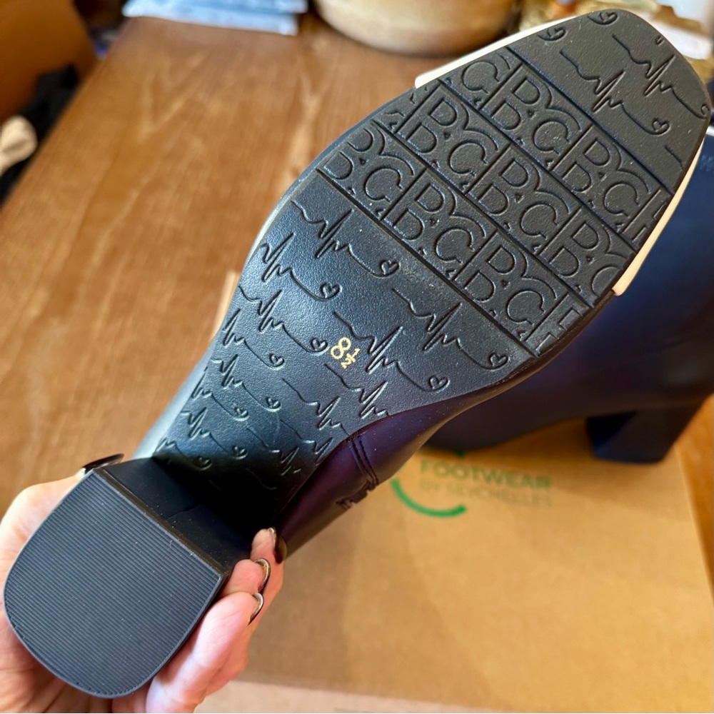 NIB navy & ivory BC Footwear Told Ya So short boots 8.5M - Picture 10 of 14